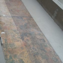 Primera mano de mortero poliuretanico nanoflex de @kerakoll armado con malla @aquastop